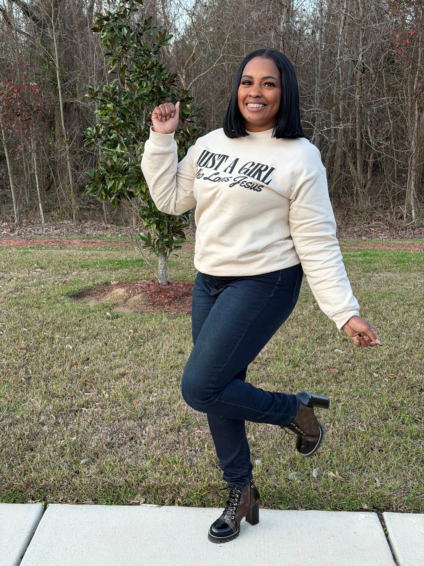 Just A Girl Who Loves Jesus – Crewneck Sweatshirt - Beige & Black
